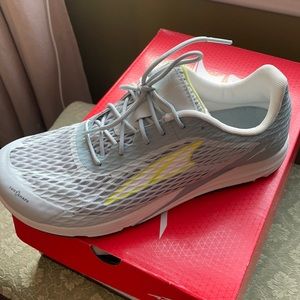 Altra Viho running shoe in ice flow blue. New in box.